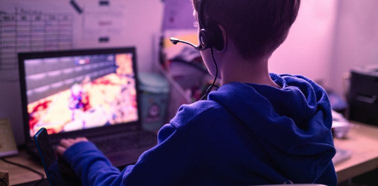 O que Fazer Quando o Notebook Trava em uma Partida Online?